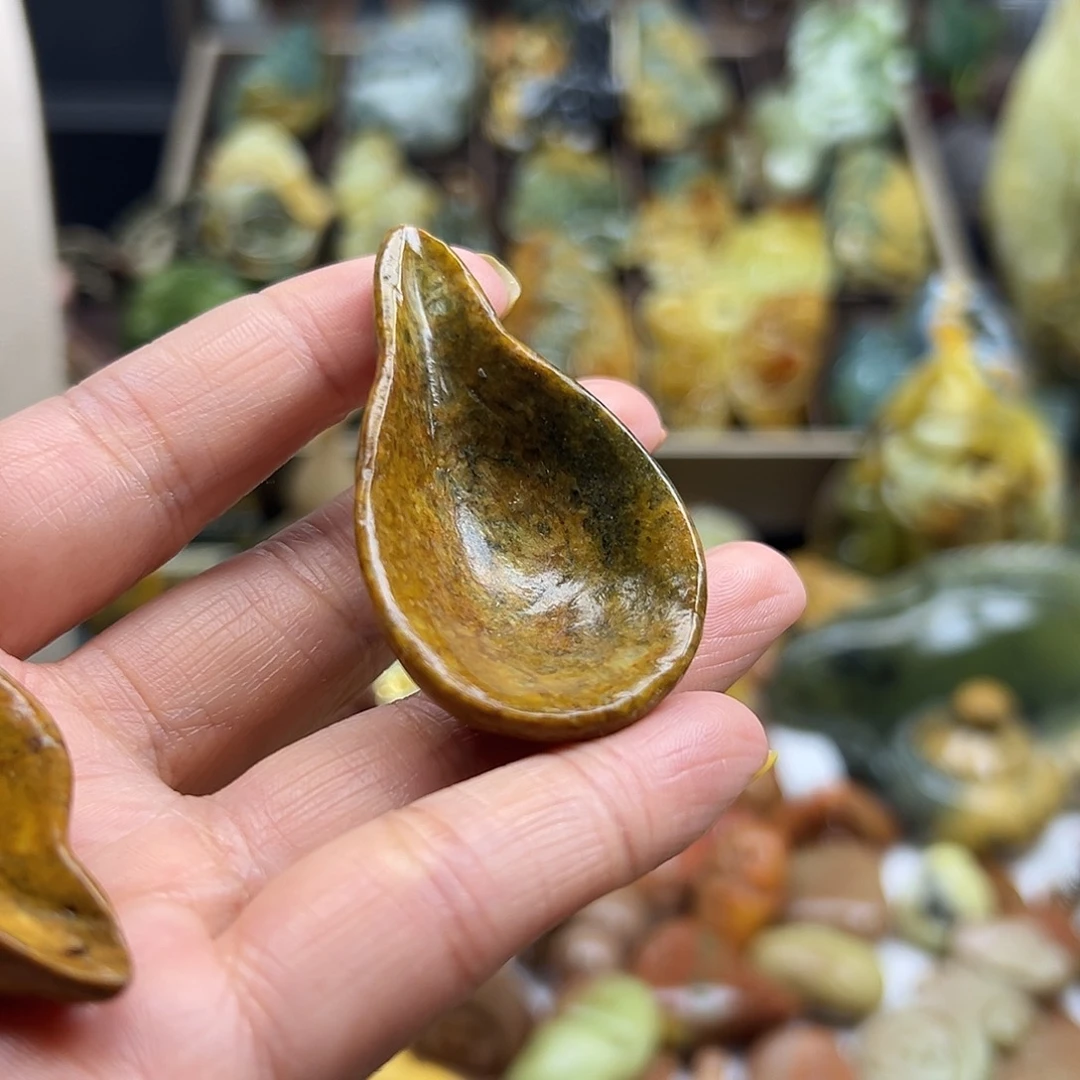 岫岩河磨玉（透闪石质玉）未镶嵌颈饰?***?河磨玉水瓢
