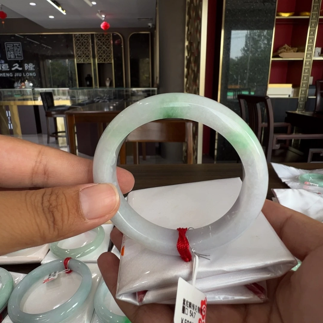 翡翠手镯未镶嵌飘绿花55
