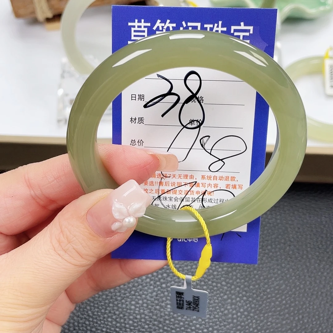 和田玉未镶嵌手镯