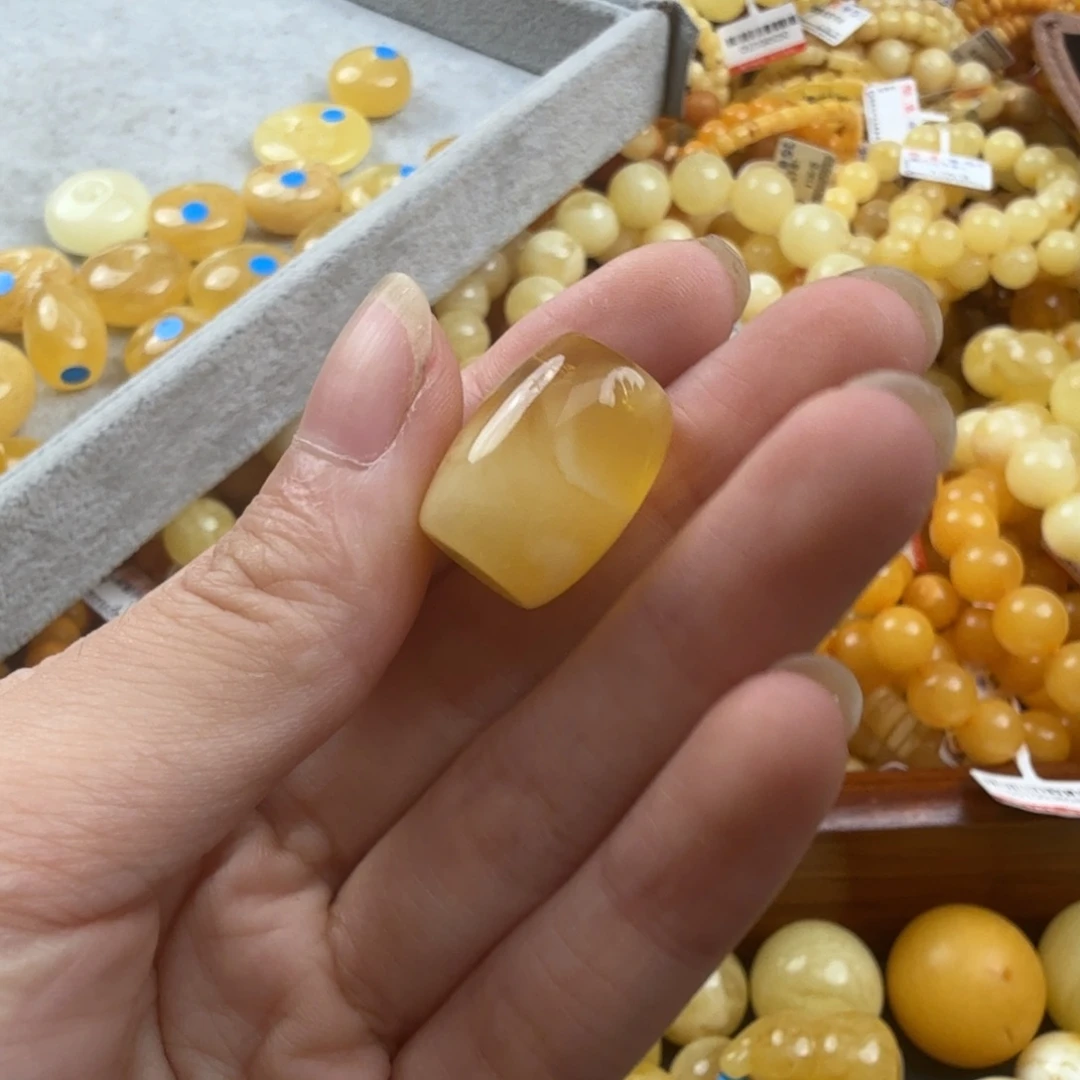 未镶嵌琥珀珠宝奇石