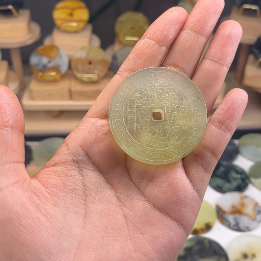 征***～未镶嵌蛇纹石玉颈饰