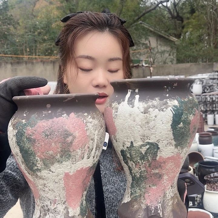 红陶口14高24两个油画鱼尾