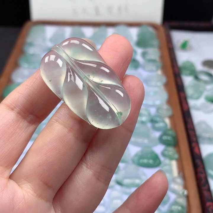 颈饰未镶嵌翡翠高冰飘花大叶子