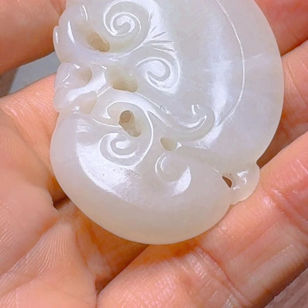 王***花和田玉（糖玉）未镶嵌颈饰