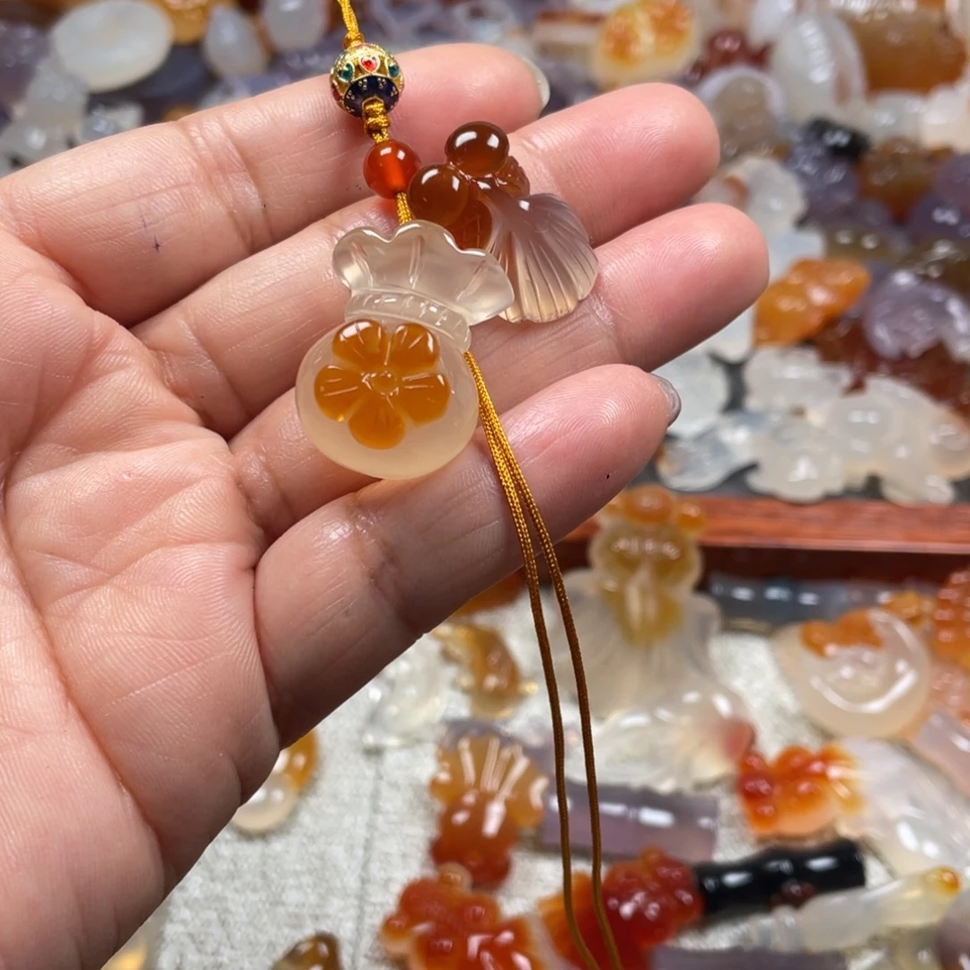 桂***英玛瑙/玉髓未镶嵌颈饰