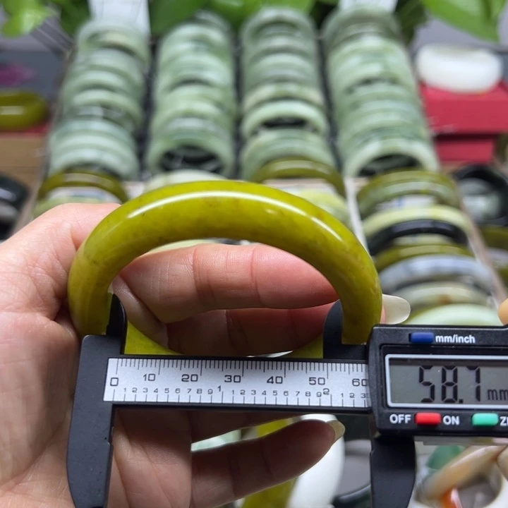 蛇纹石玉未镶嵌手镯48
