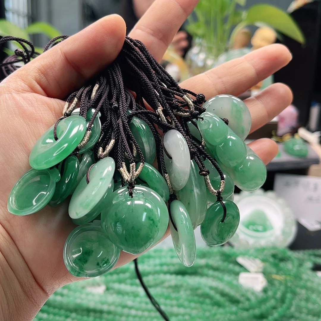 石英质玉颈饰未镶嵌