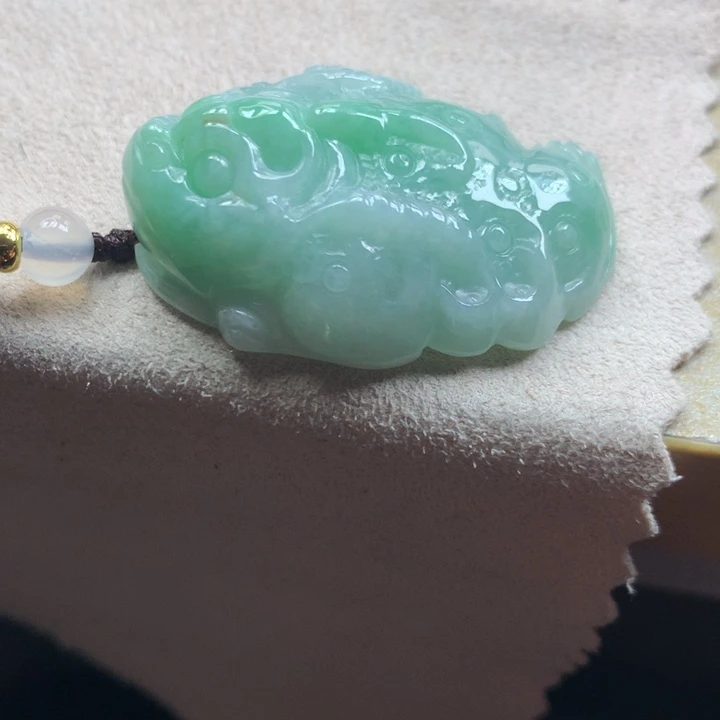 翡翠颈饰未镶嵌吊坠