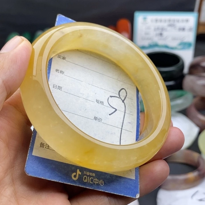 未镶嵌手镯石英质玉