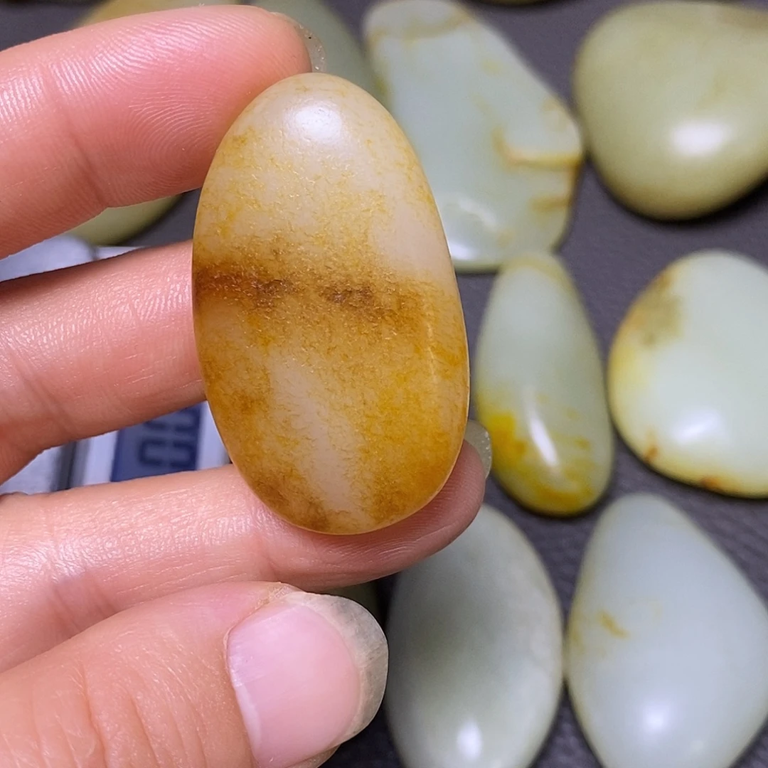 未镶嵌和田玉（糖玉）挂件