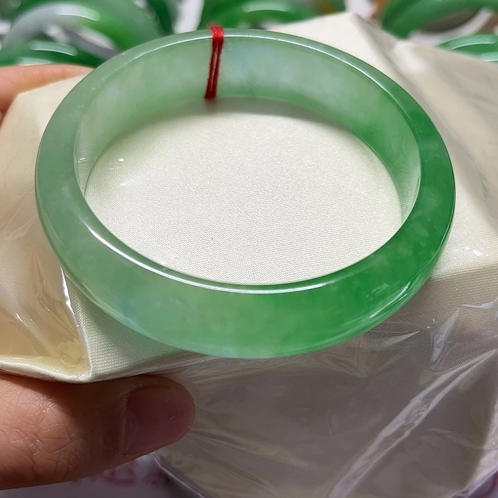 未镶嵌手镯翡翠好