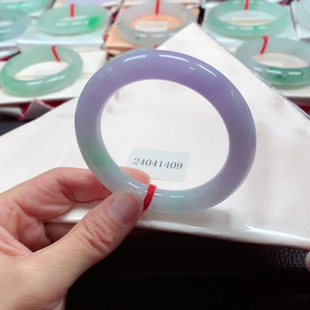 翡翠手镯（圆镯）未镶嵌天然A货翡翠手镯   