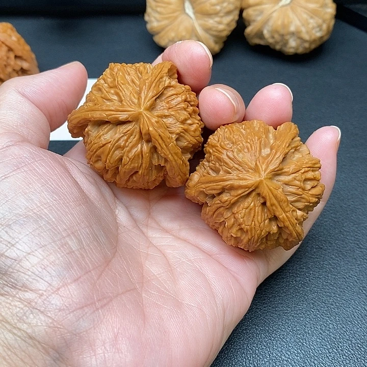 _***松文玩核桃把件白奔