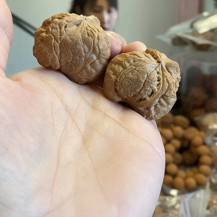 把件文玩核桃异形黄