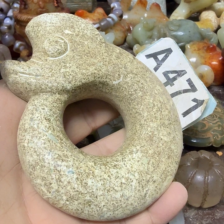 透闪石-蛇纹石玉未镶嵌颈饰