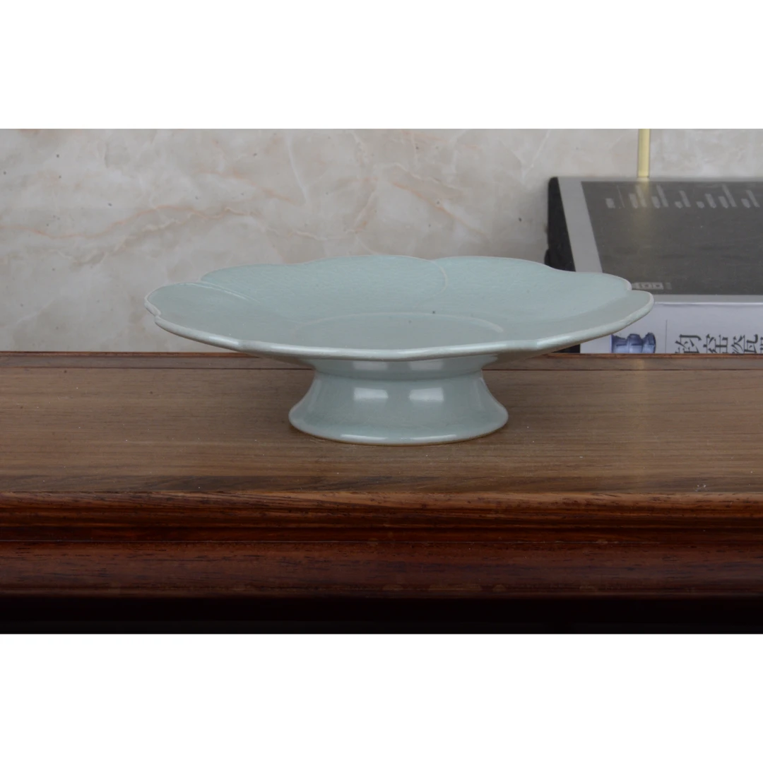 ZTQ慕古.天青高足花口盘 口径约17cm