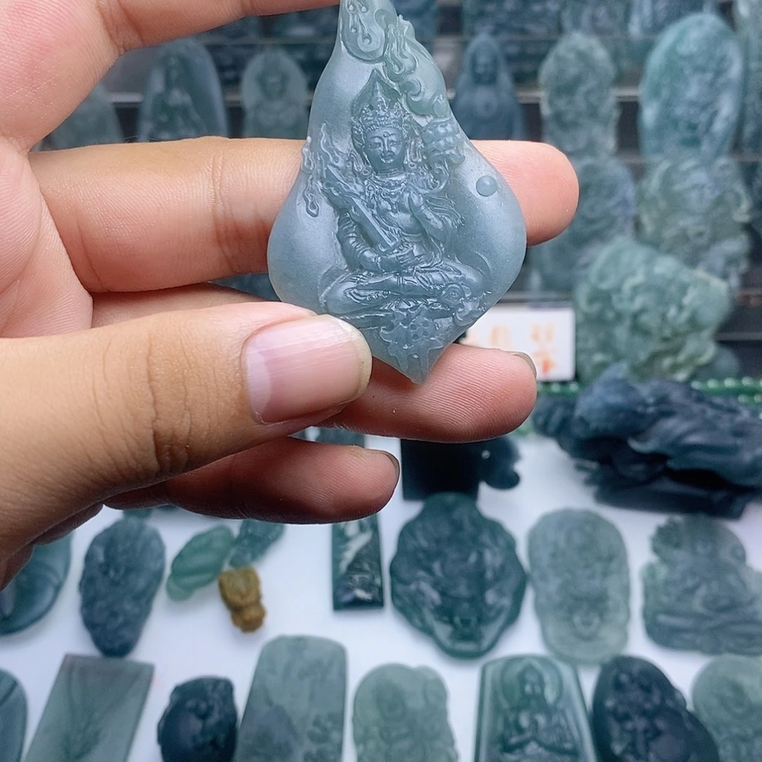 黄***东未镶嵌定制翡翠虚空