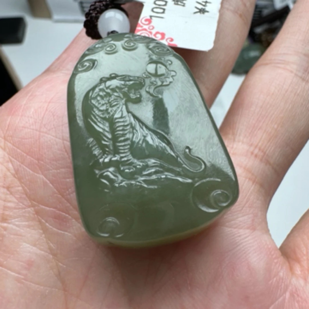 天然和田玉生肖牌虎吊坠