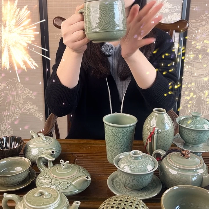 缠枝石榴青瓷办公杯