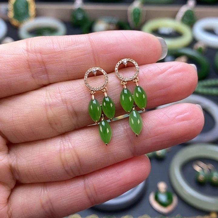 18K金镶嵌和田玉耳饰