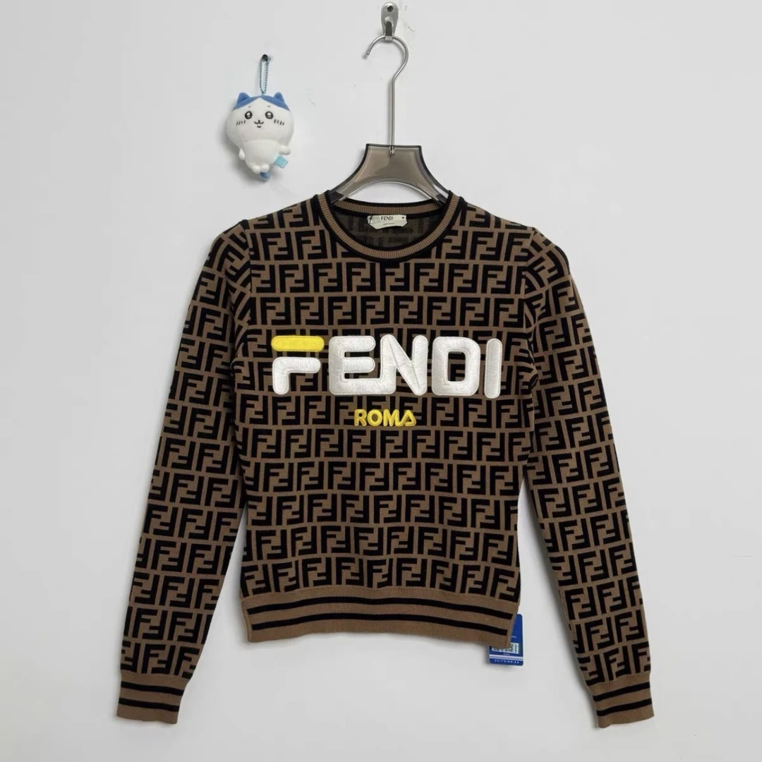 全新未使用 FENDI/芬迪 积分-288汤/P205437042/满印字母logo卫衣