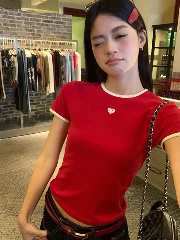 爱心图案红色短袖t恤女夏季修身显瘦正肩拼色小众设计感甜辣上衣