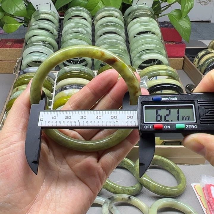 蛇纹石玉未镶嵌手镯75