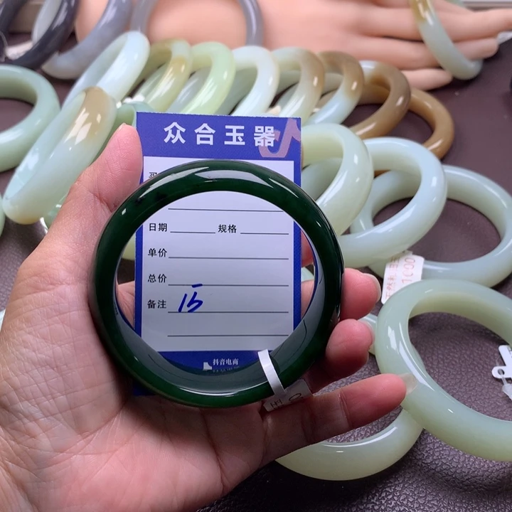 和田玉未镶嵌手镯