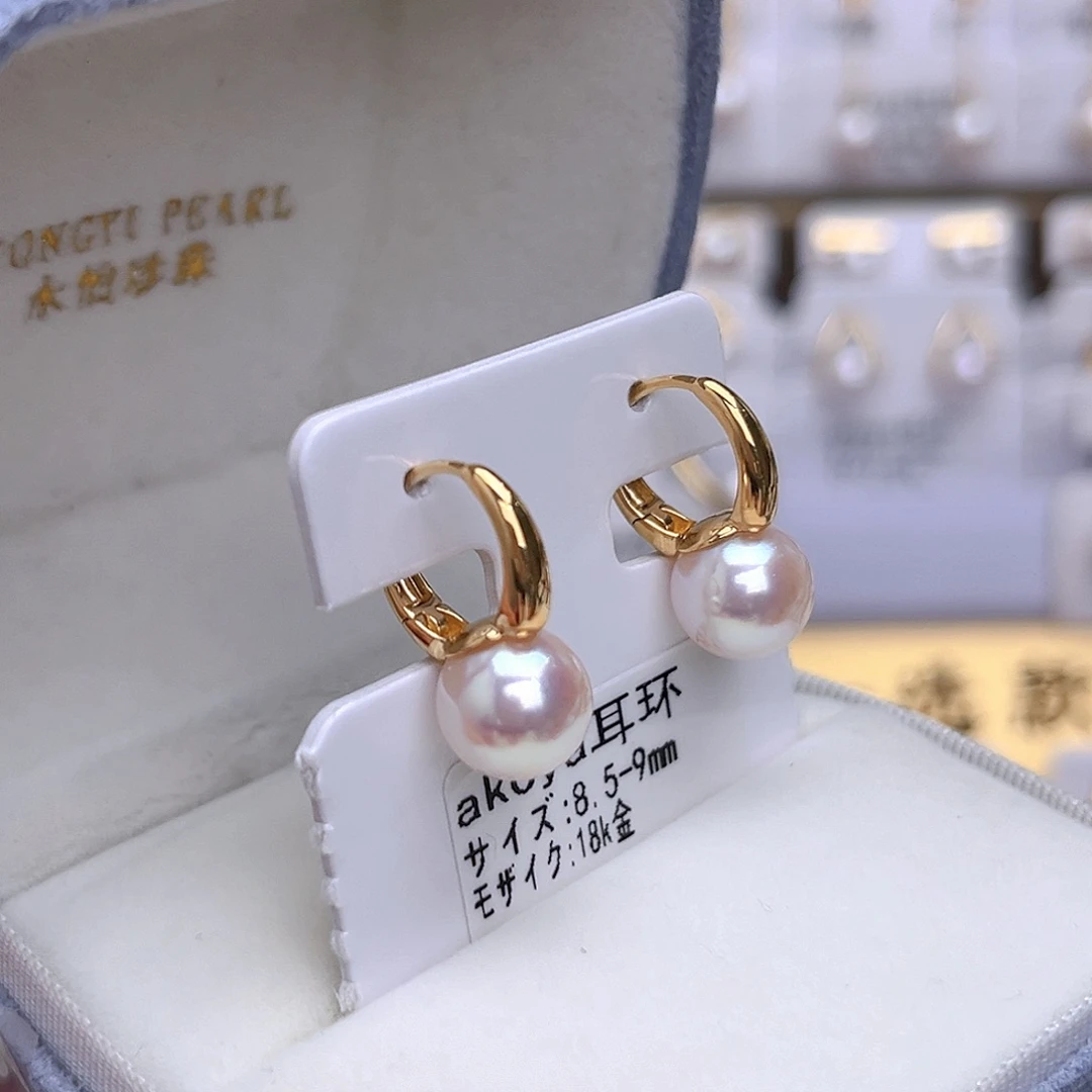 18K金镶嵌海水珍珠耳饰
