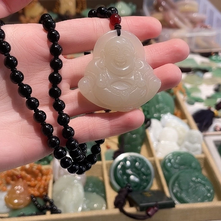 石英质玉未镶嵌颈饰