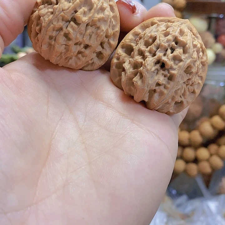 【闪购商品】文玩核桃把件39.5白狮子