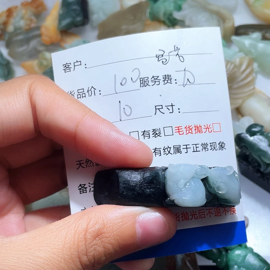 宛***生翡翠未镶嵌颈饰在