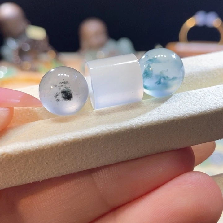 翡翠未镶嵌吊坠(不含链)翡翠高冰特色珠一首