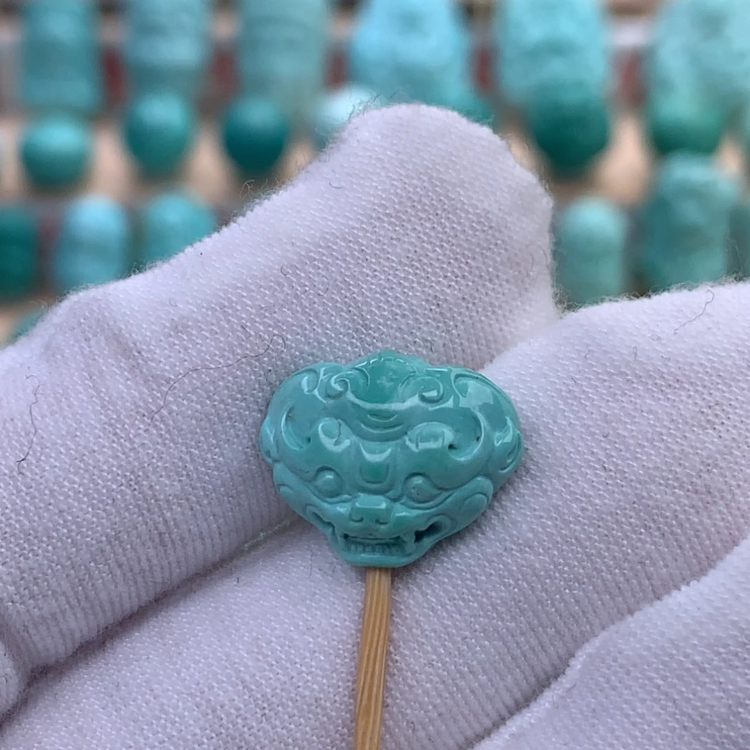 绿松石未镶嵌原矿绿松石兽面背云