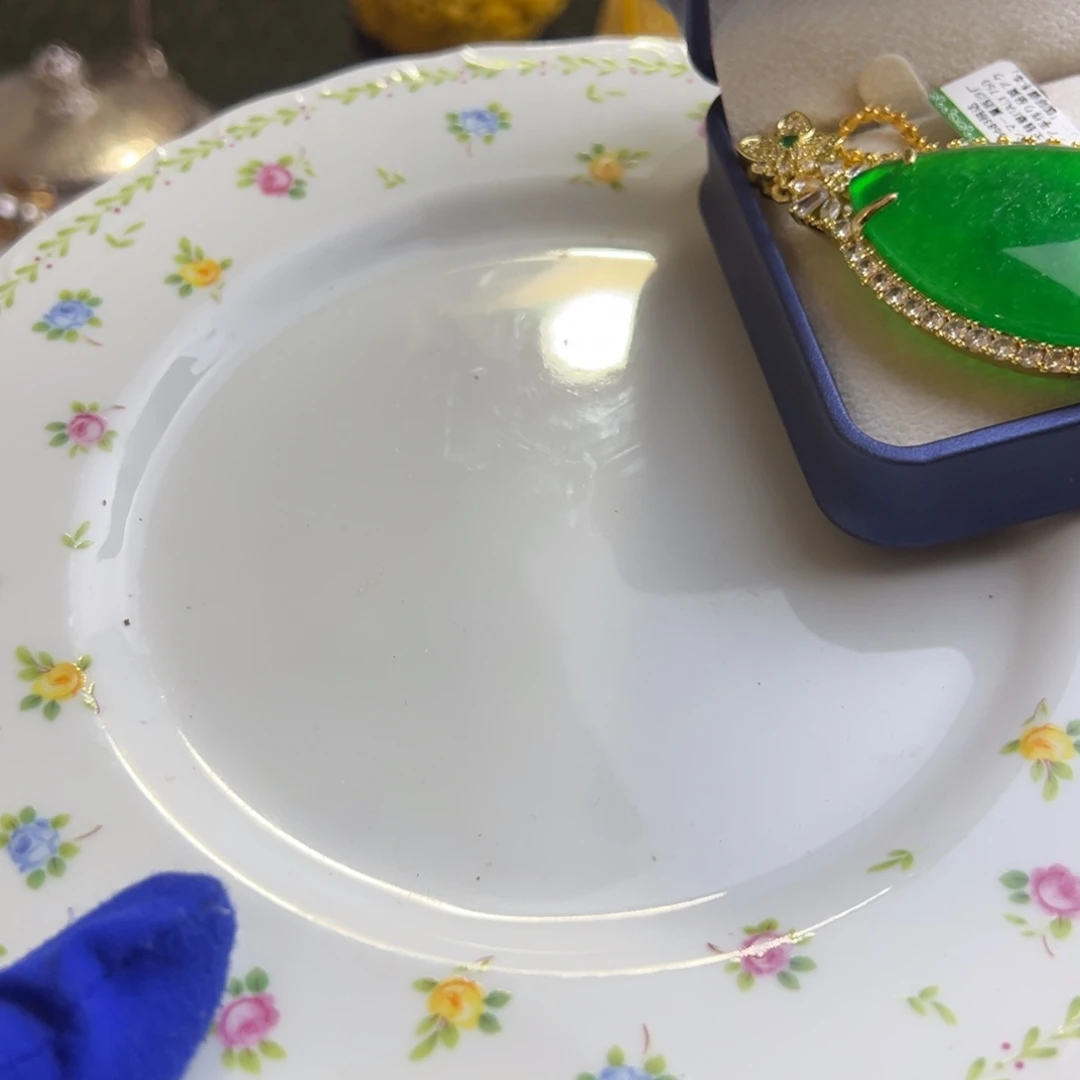 金银珠宝玉石镶嵌的建盏