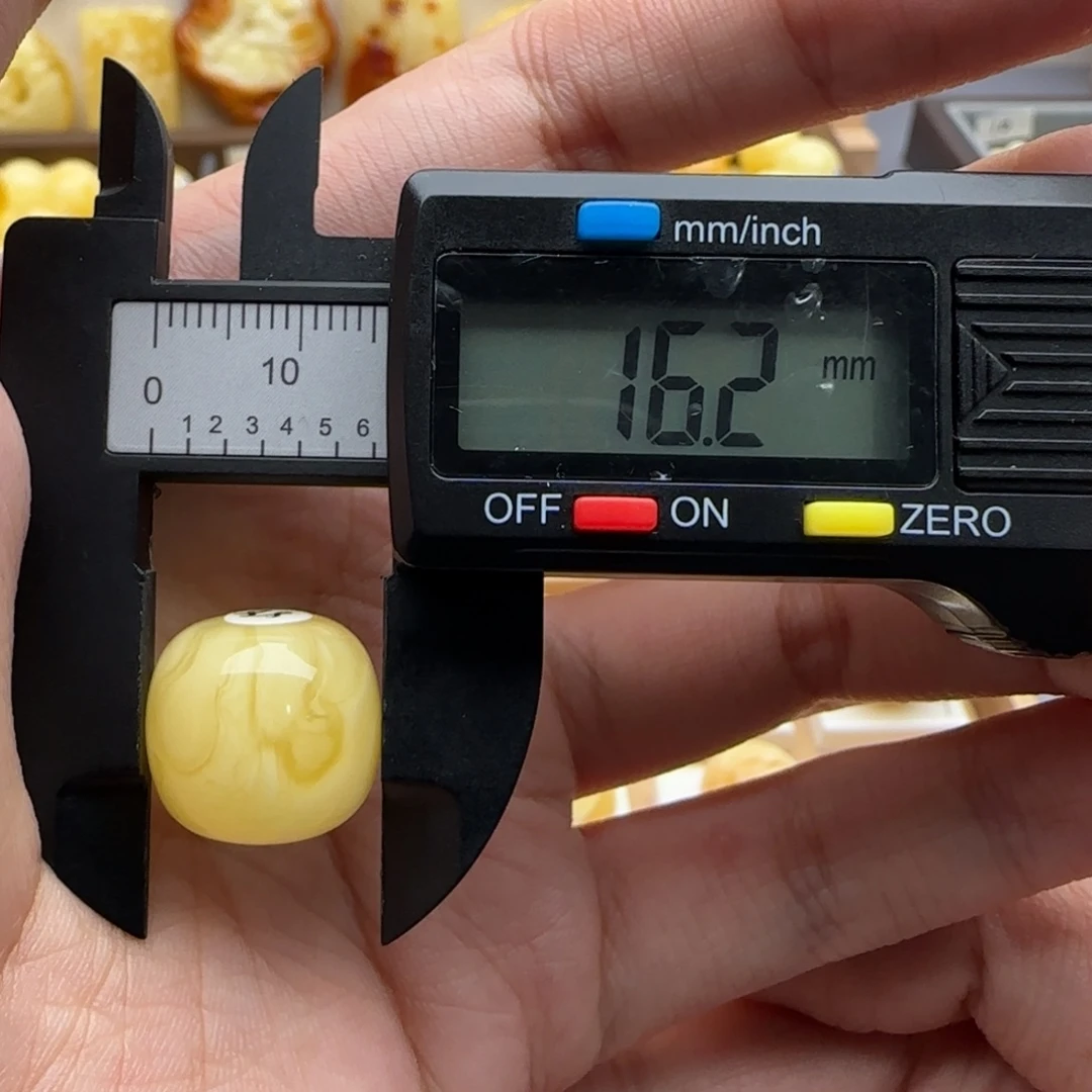 青***在蜜蜡未镶嵌裸石蜜蜡墩子