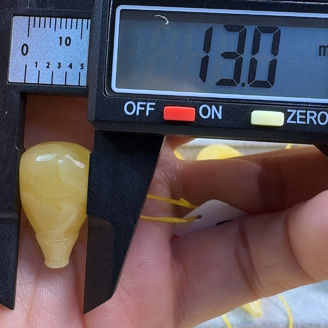 H***哥蜜蜡未镶嵌裸石26