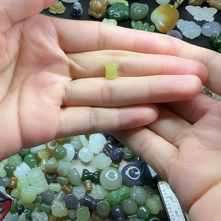 小***子未镶嵌和田玉挂件