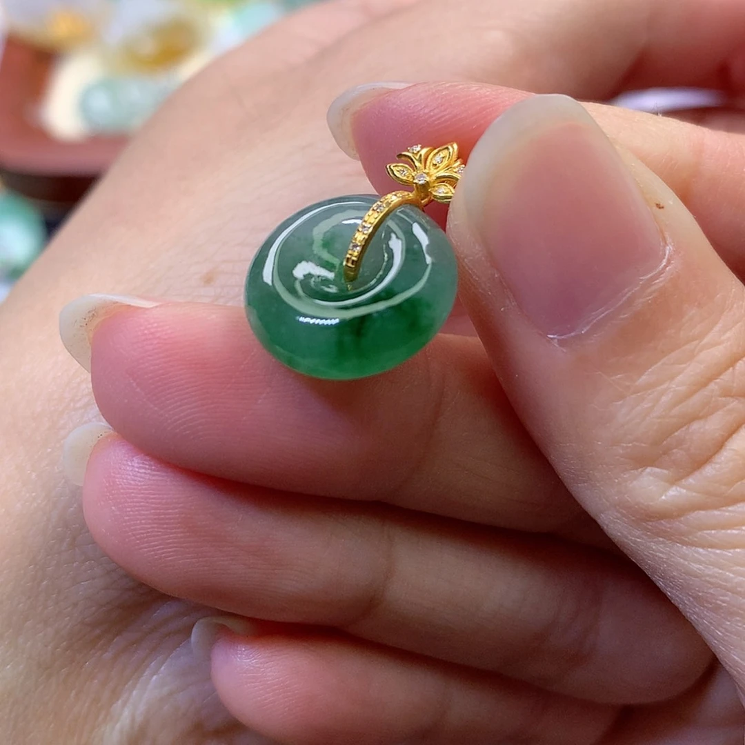 【闪购商品】吊坠(赠链)18K金镶嵌翡翠