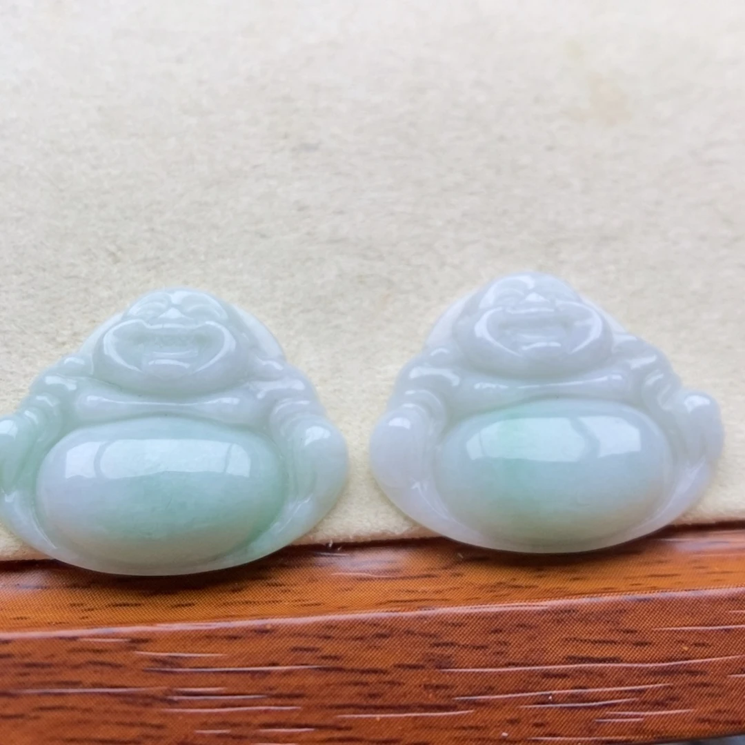 翡翠未镶嵌颈饰发其一