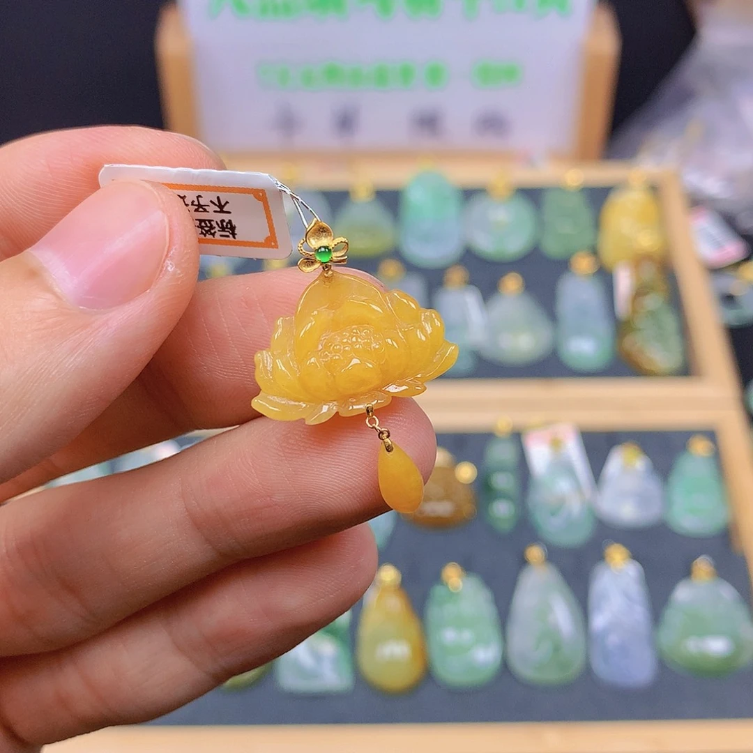 翡翠18K金镶嵌颈饰翡翠