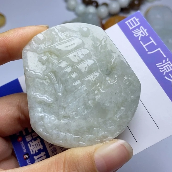 翡翠颈饰未镶嵌翡翠