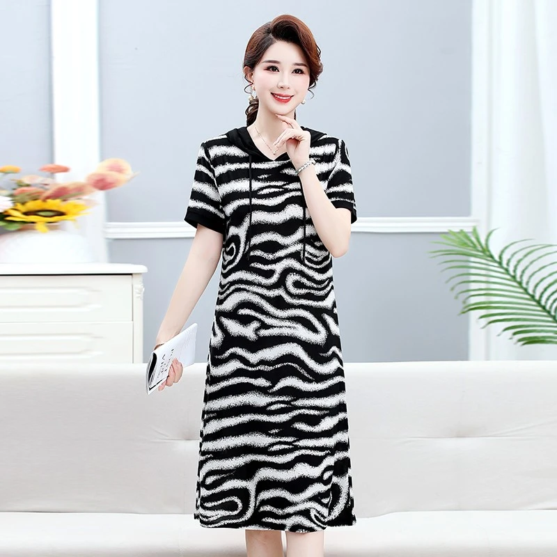 2025夏季直筒连帽连衣裙女百搭遮肚显瘦高贵洋气减印花短袖连衣裙