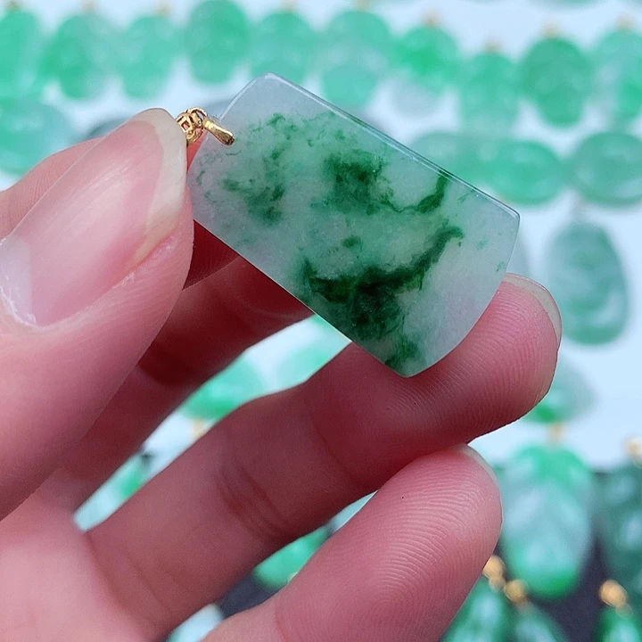 翡翠颈饰18K金镶嵌翡翠