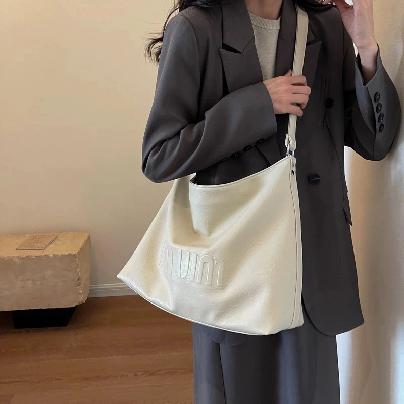 大容量包包女2025新款单肩斜挎百搭韩版水桶包复古质感通勤托特包