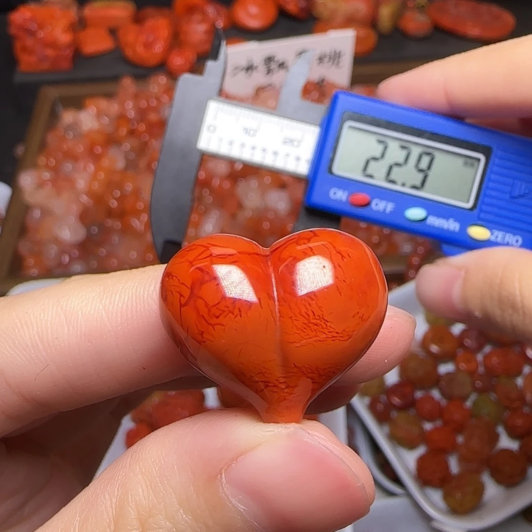 宝****南红玛瑙未镶嵌颈饰