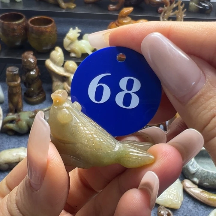 和田玉未镶嵌车挂