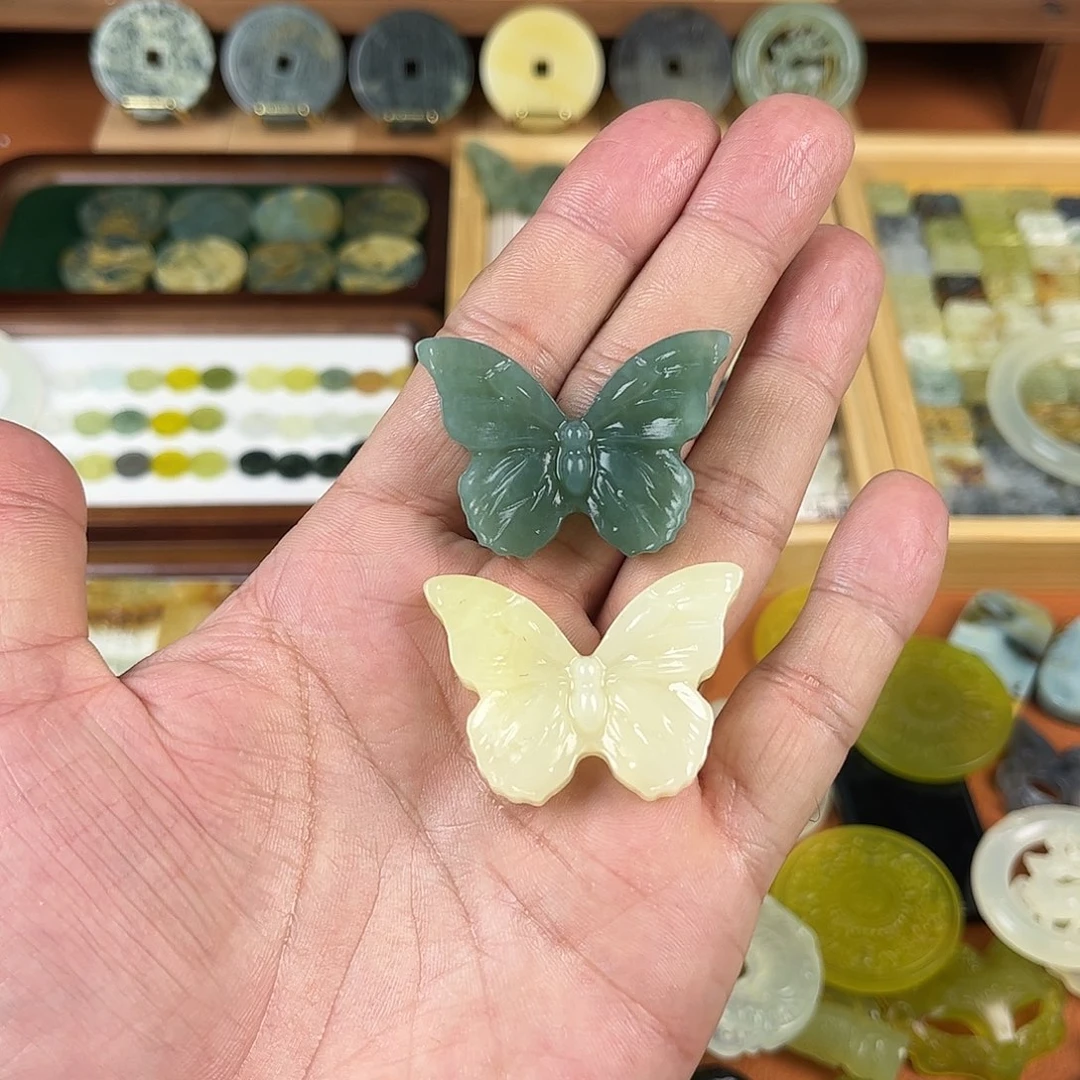 潇***法蛇纹石玉未镶嵌颈饰