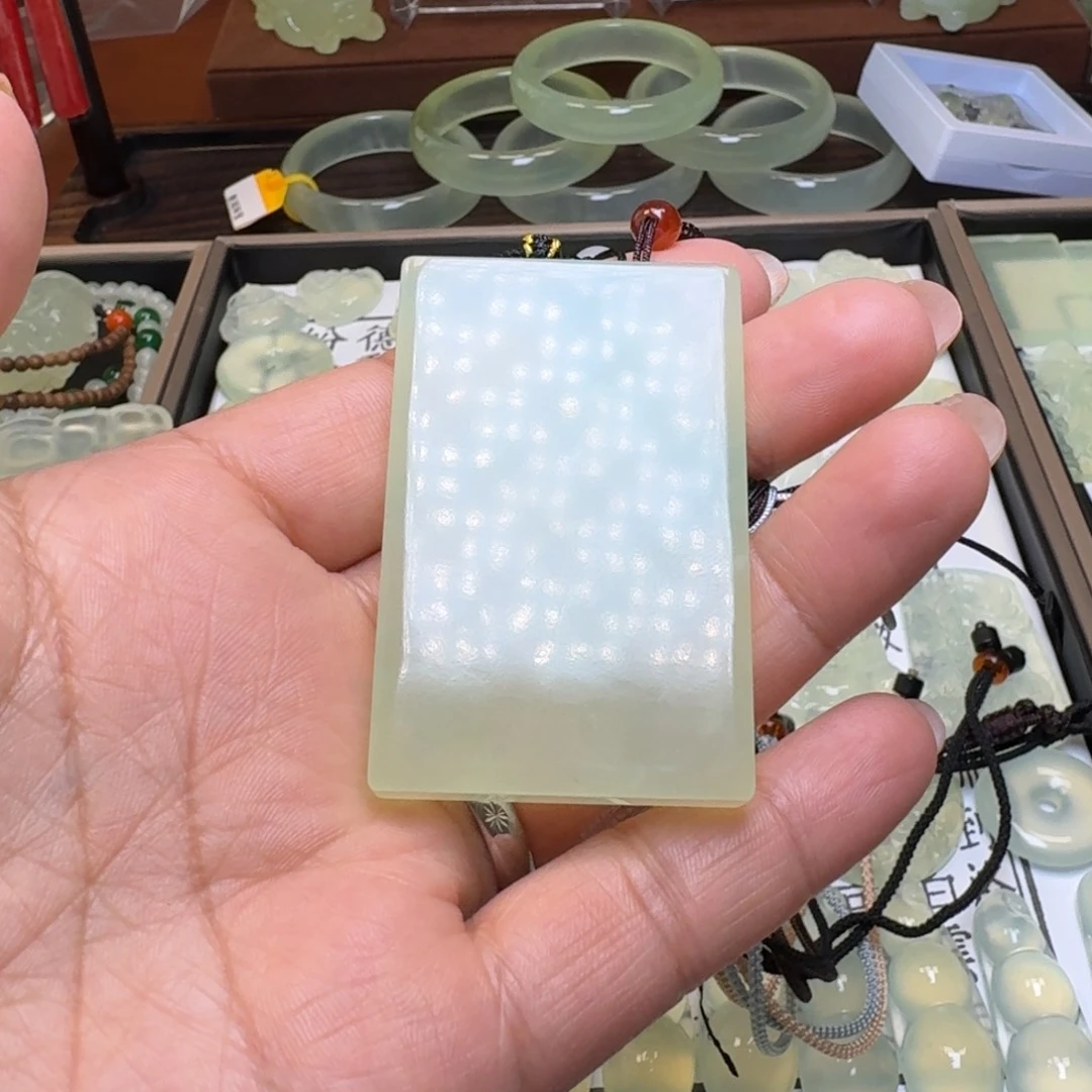 岫玉未镶嵌颈饰霸****哥天然岫玉精品挂坠