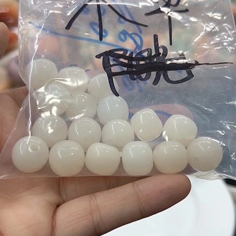 木***宝石英岩玉未镶嵌手镯